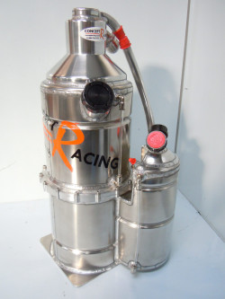 Dry sump tank with catch tank attached