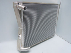 Radiator - Swept ends tanks to improve flow