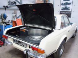 MERC 230 SL ENDURANCE FUEL TANK 7 SPARE WHEEL STORAGE.